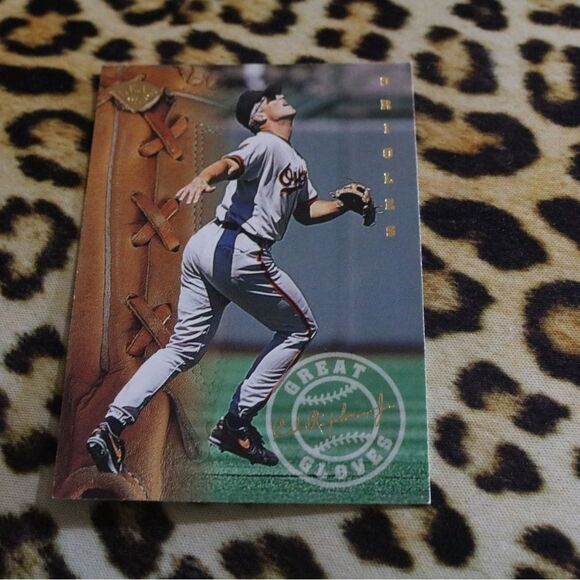 Cal Ripken Jr 14 of 16 Baseball Card - Picture 1 of 2